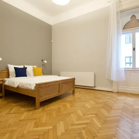 Budget By Hi5 - Palace Quarter Апартаменты Будапешт