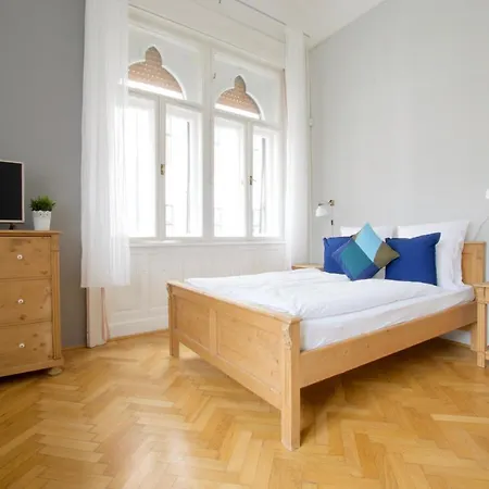 Budget By Hi5 - Palace Quarter Apartment Budapest